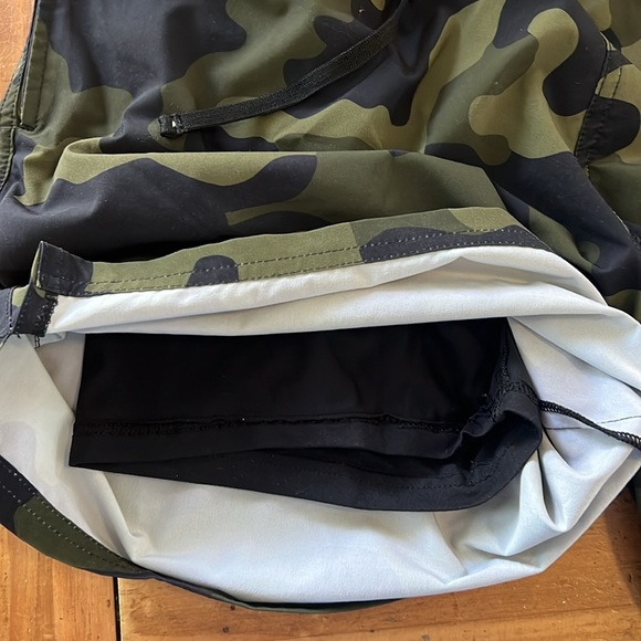 Athletic Arecon workout shorts size XL camo - Picture 4 of 15